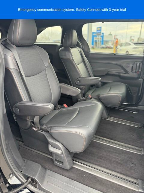 Used 2022 Toyota Sienna XSE w/ XSE Plus Package image 32