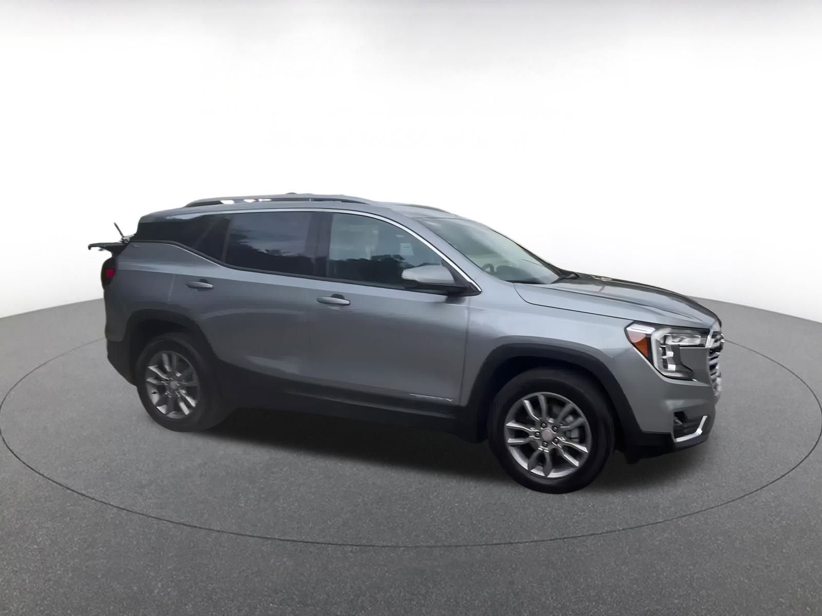 Used 2024 GMC Terrain SLT image 4