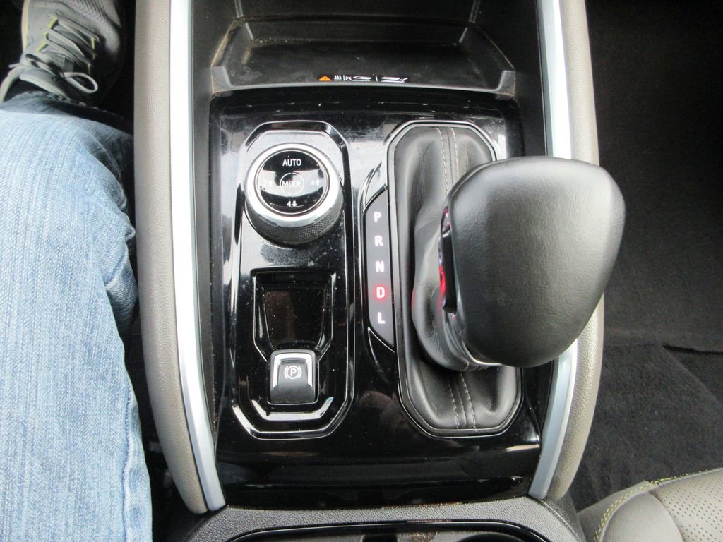 Used 2025 Chevrolet Colorado ZR2 w/ Technology Package image 33