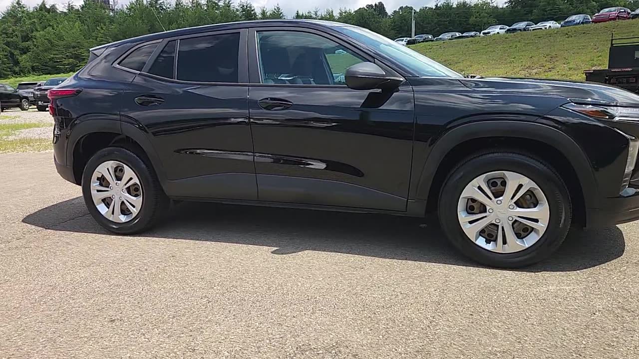 Used 2024 Chevrolet Trax LS w/ Driver Confidence Package FWD image 10