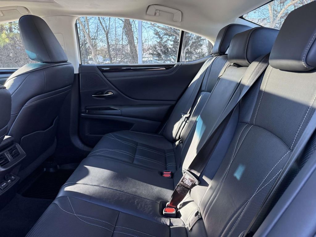 Used 2020 Lexus ES 300h w/ Accessory Package image 15