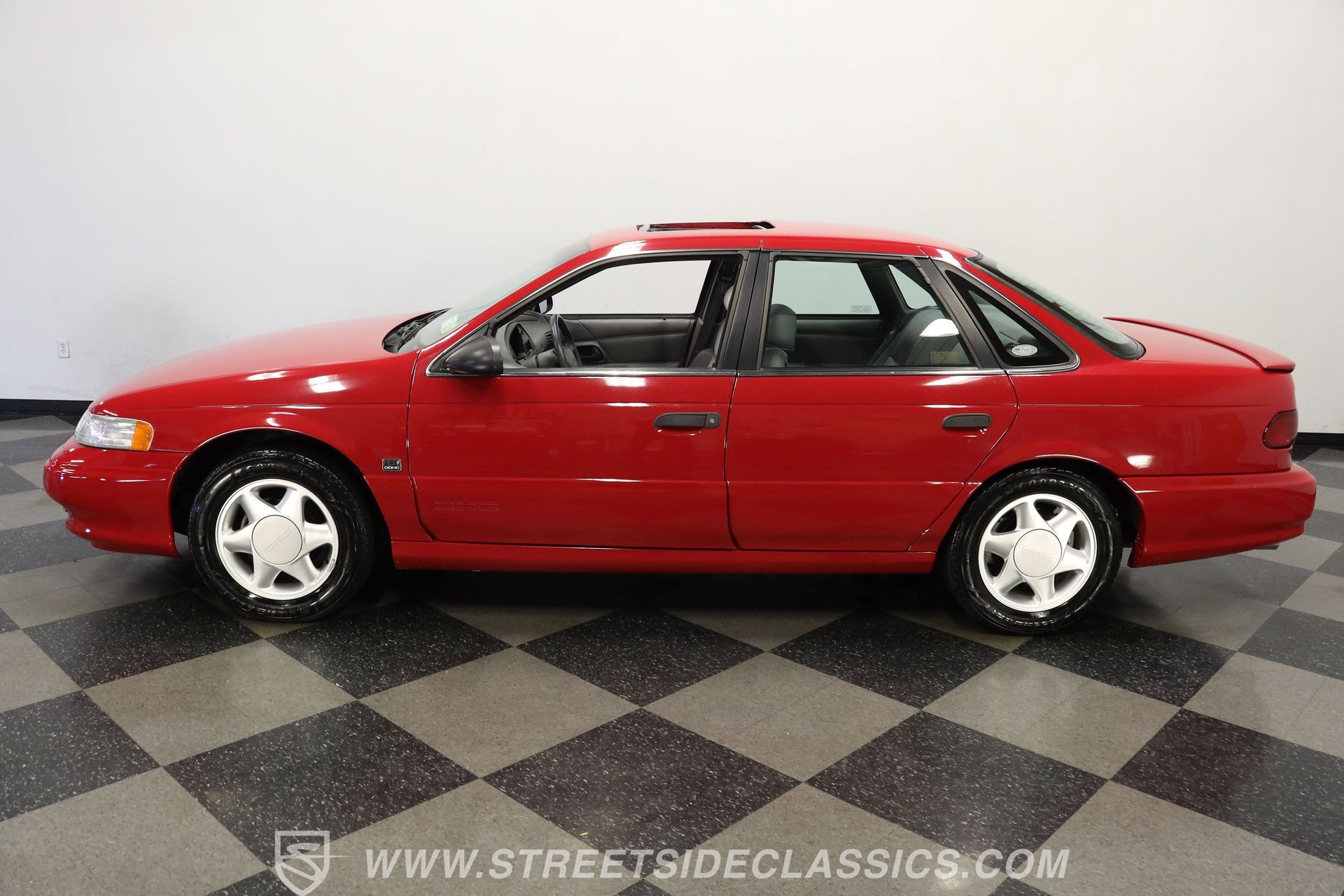 Used 1993 Ford Taurus SHO image 2