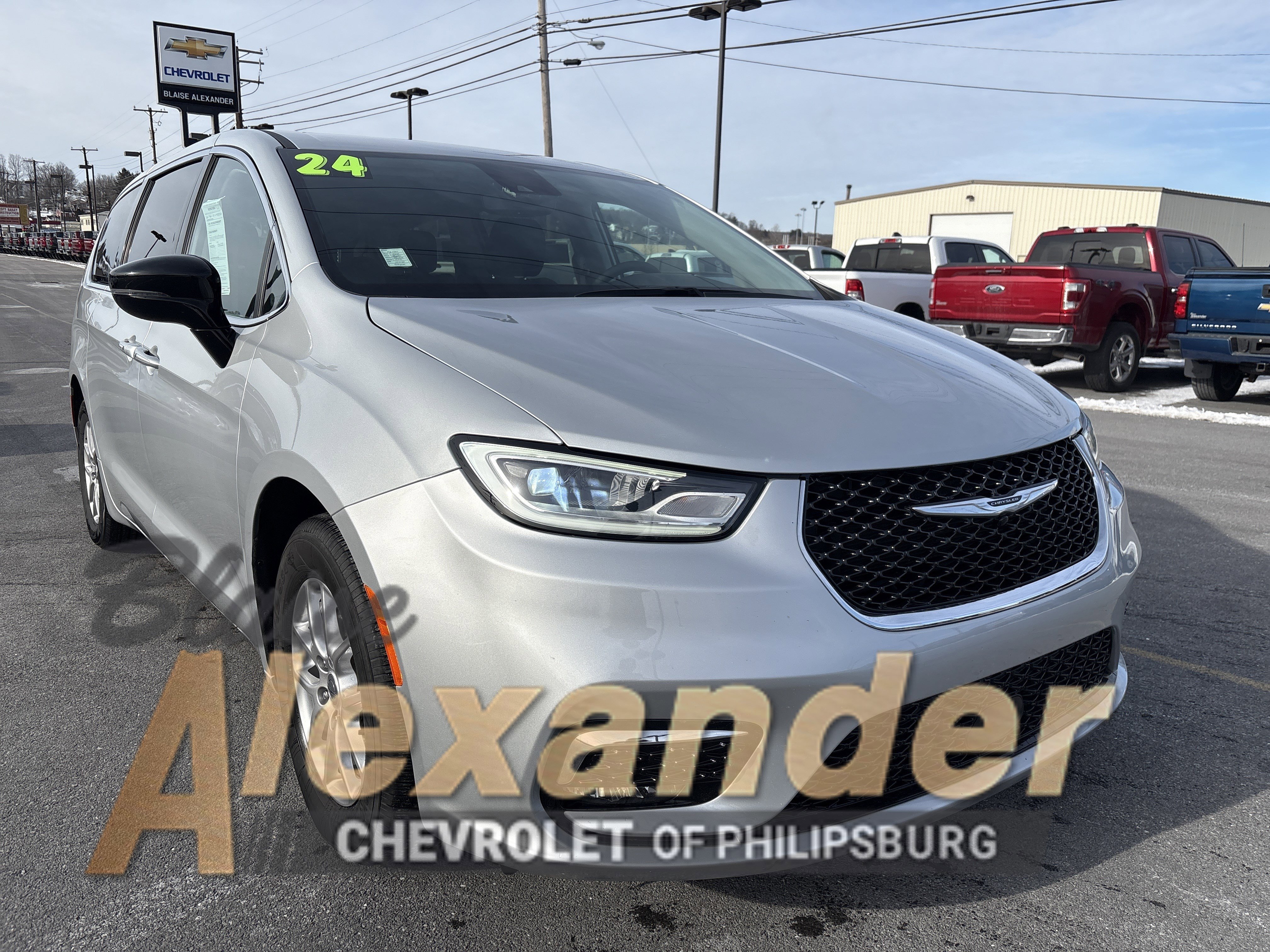 Used 2024 Chrysler Pacifica Touring-L image 1