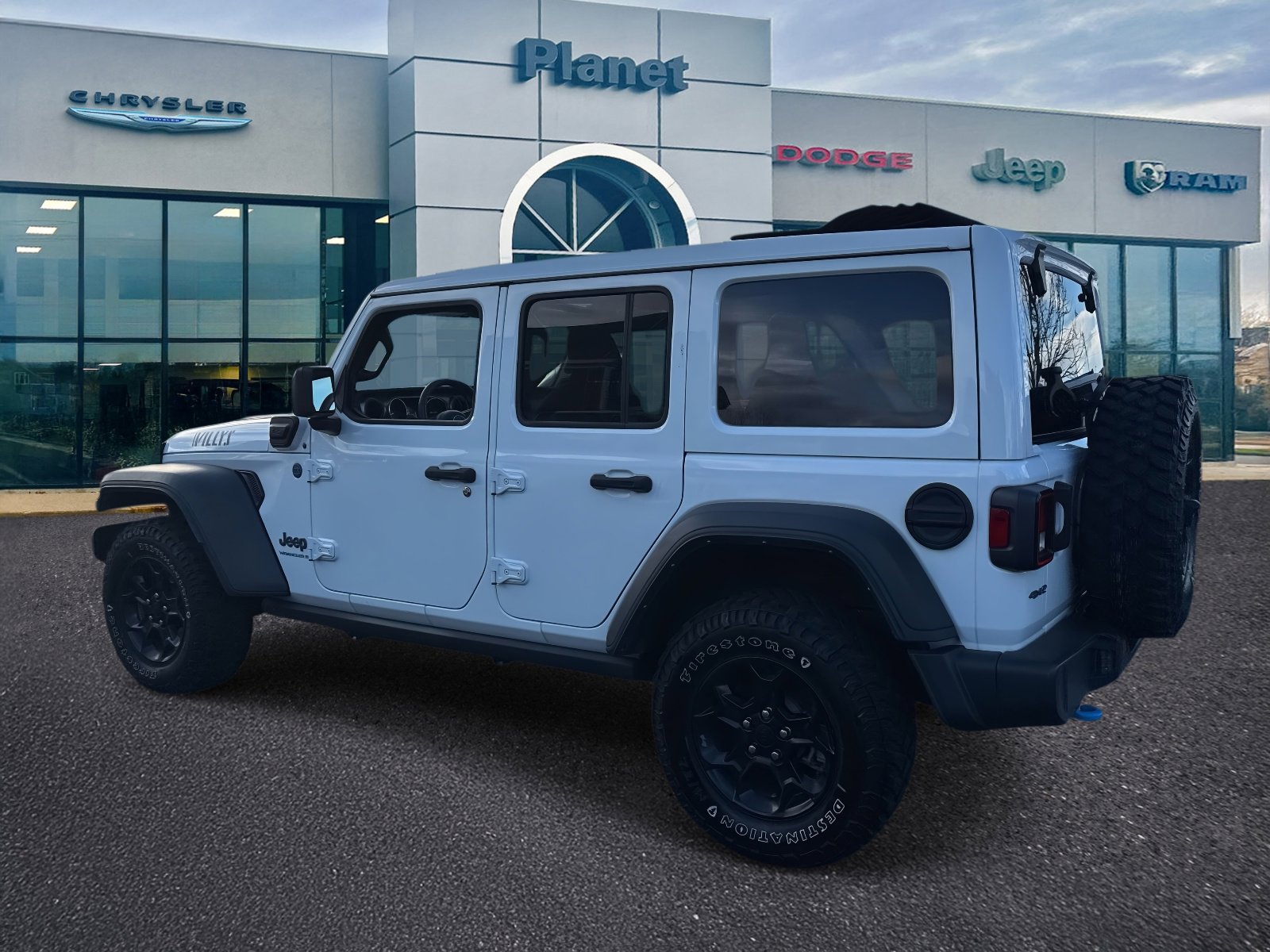 Used 2023 Jeep Wrangler Unlimited w/ Sun & Screen Package image 3