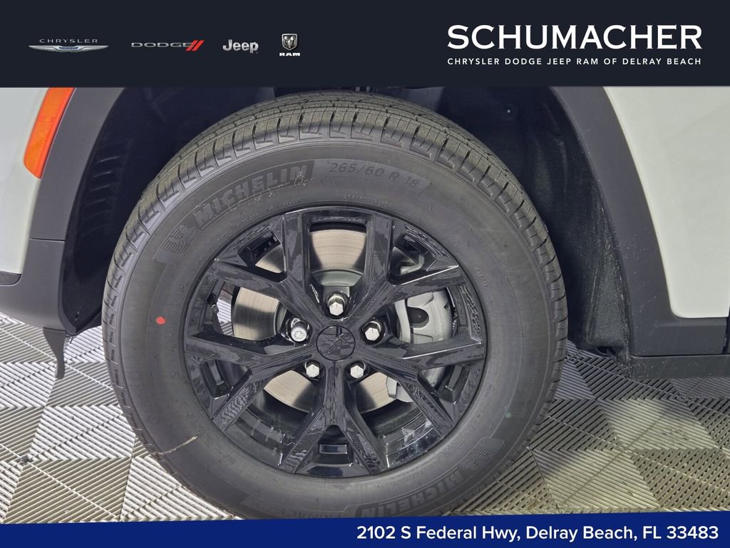 New 2025 Jeep Grand Cherokee L Laredo RWD image 5
