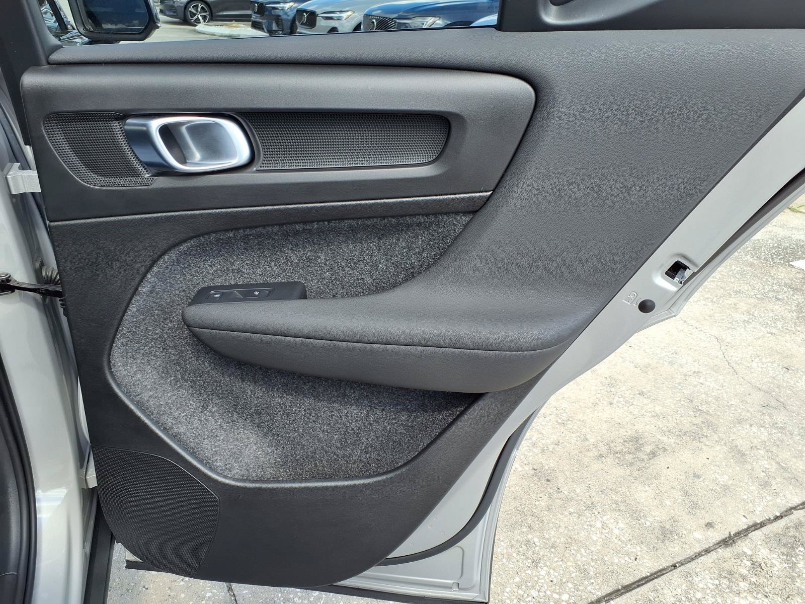 Certified 2025 Volvo XC40 B5 Ultra AWD/4WD image 14