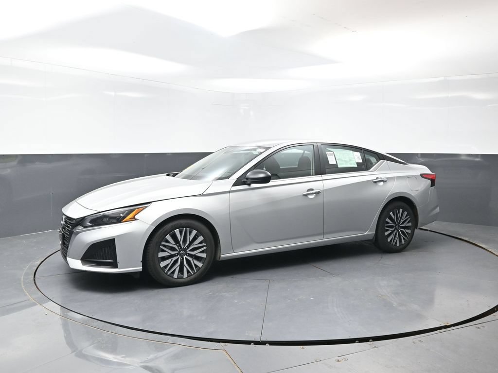 Used 2024 Nissan Altima 2.5 SV FWD image 9