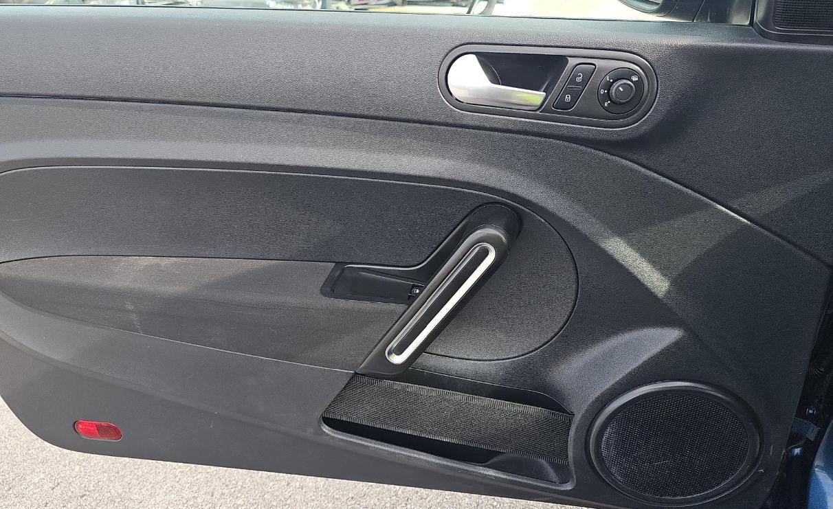 Used 2018 Volkswagen Beetle 2.0T S FWD image 11