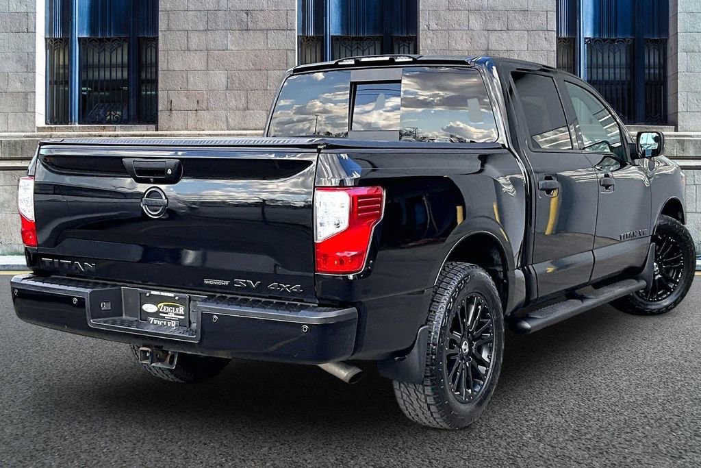 Used 2018 Nissan Titan SV w/ SV Convenience Package image 11