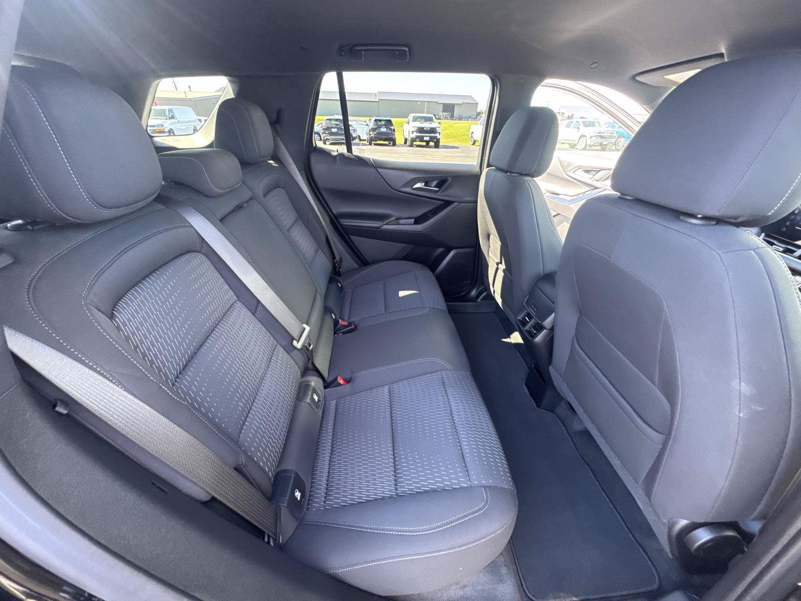 Used 2025 Chevrolet Equinox LT w/ Safety and Technology Package FWD image 14
