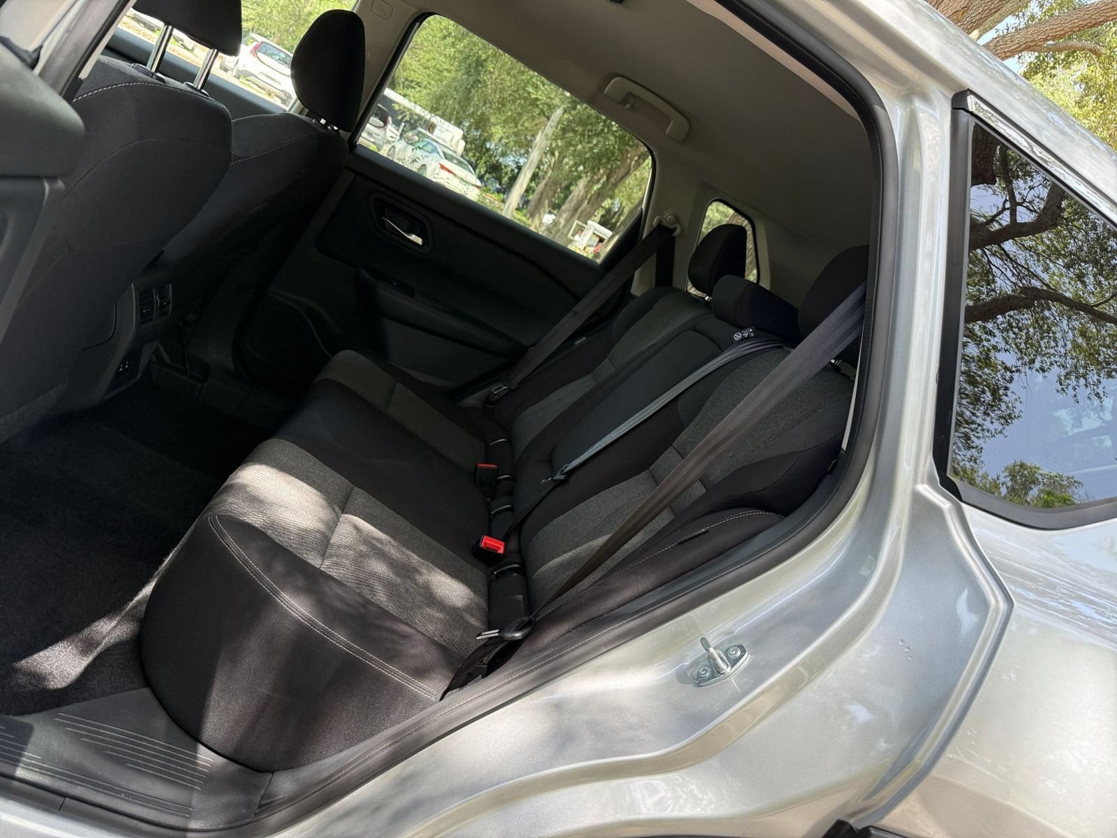 Used 2025 Nissan Rogue SV FWD image 25