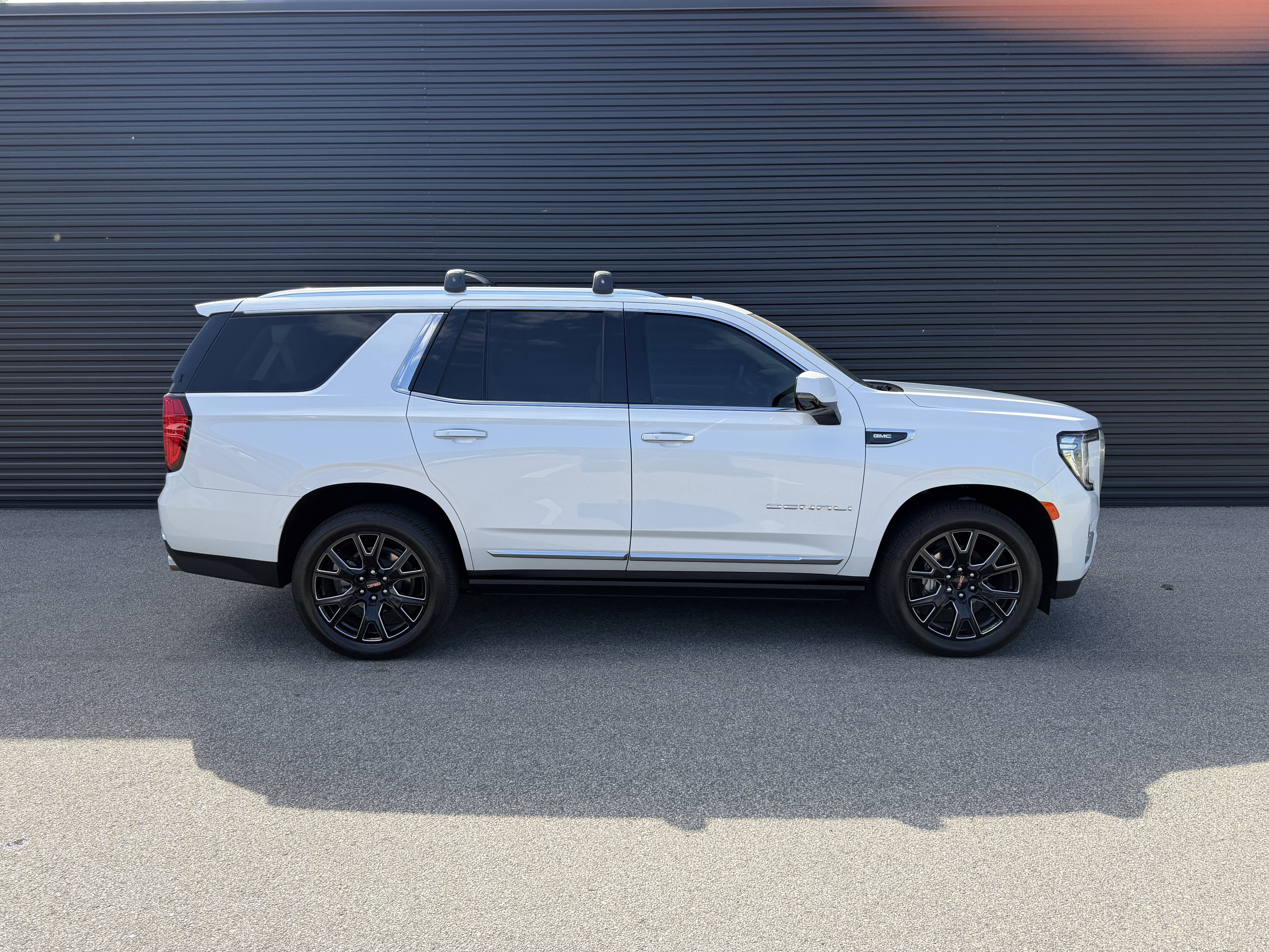 Used 2024 GMC Yukon Denali image 9