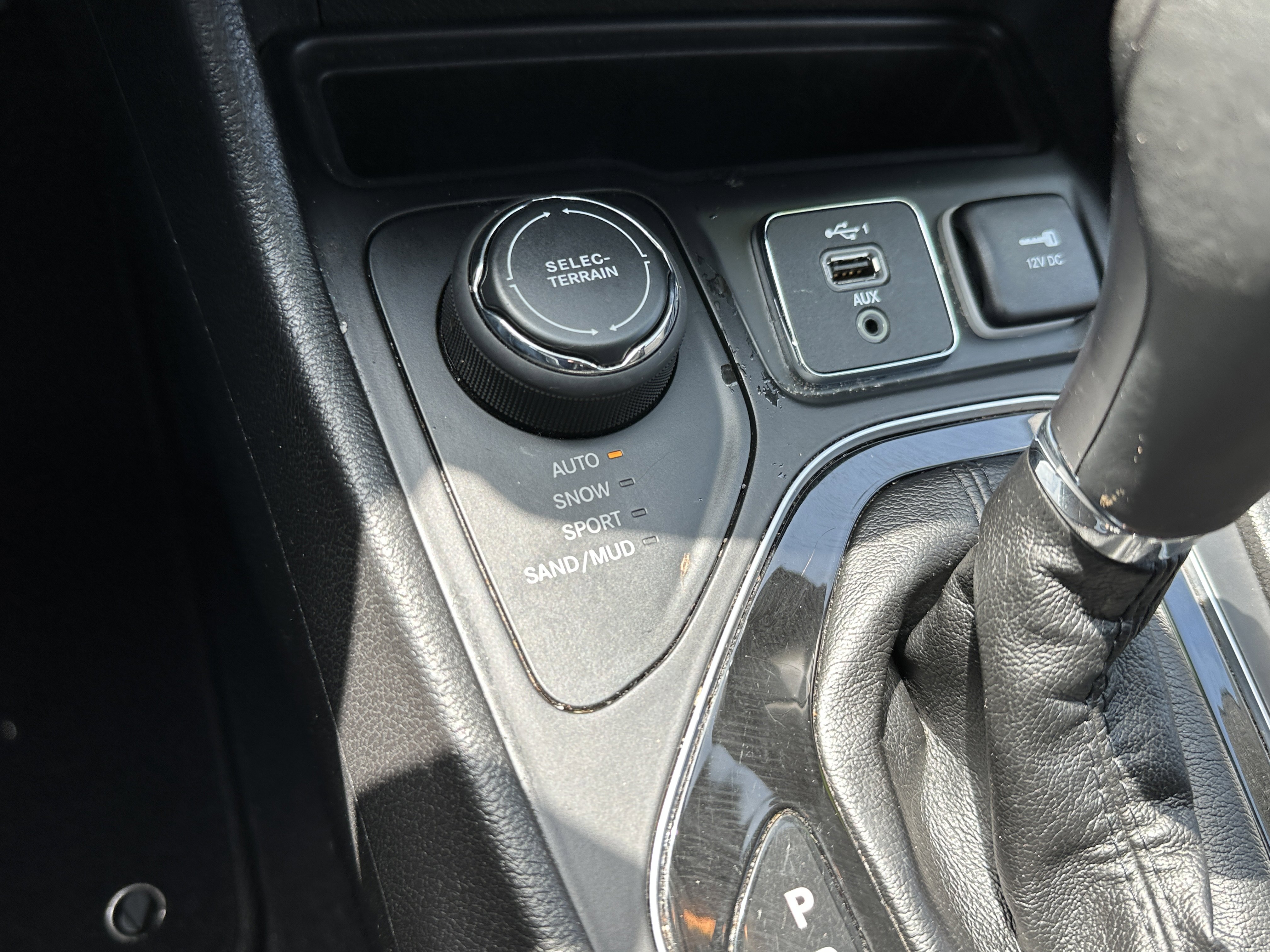 Used 2019 Jeep Cherokee Limited AWD/4WD image 34