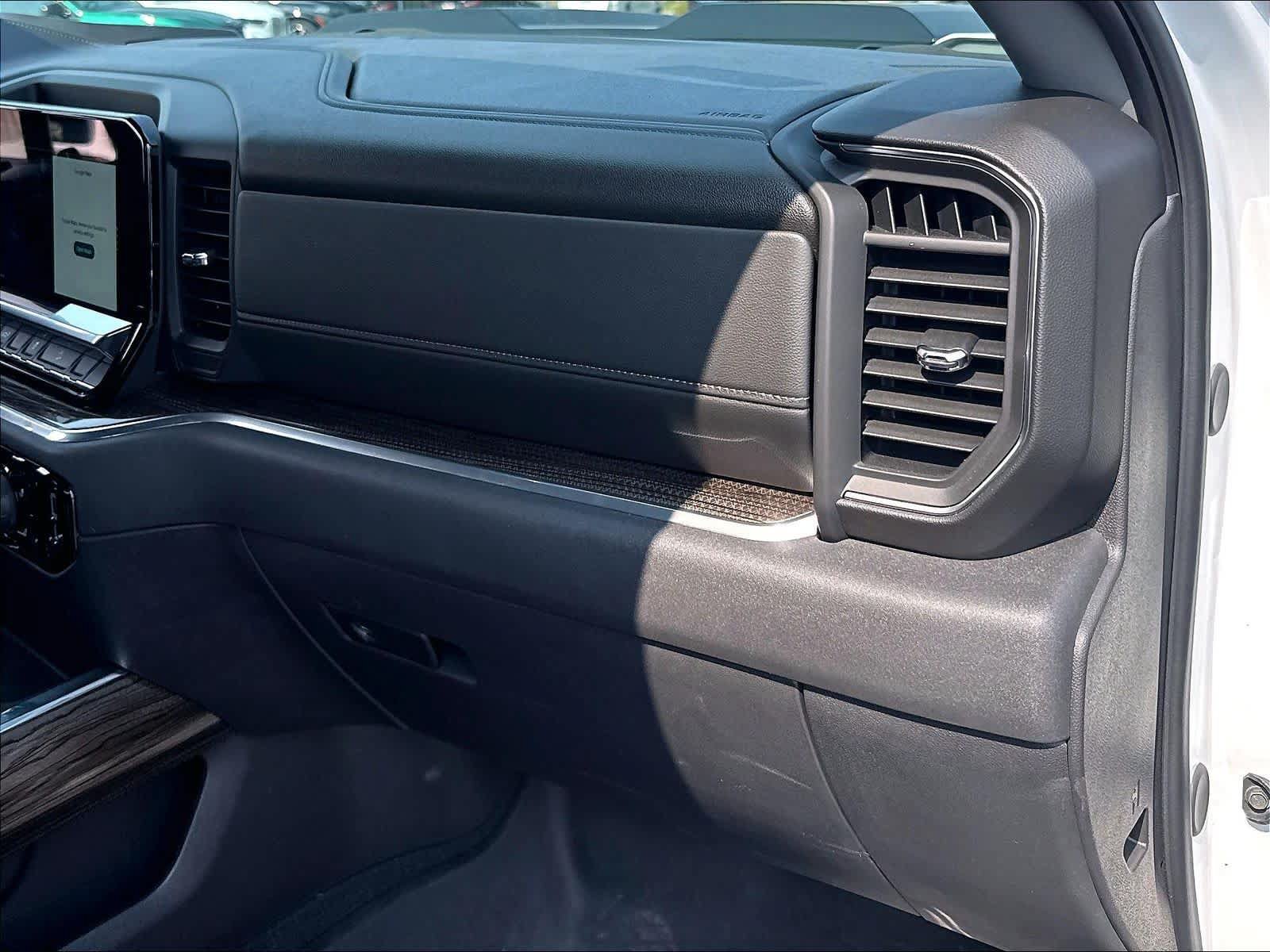 Used 2025 Chevrolet Silverado 1500 LT Trail Boss w/ Convenience Package II AWD/4WD image 27