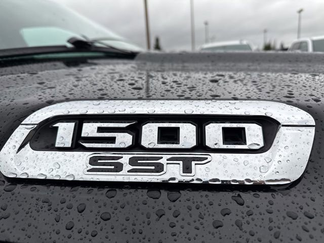 Used 2025 RAM 1500 Laramie image 12