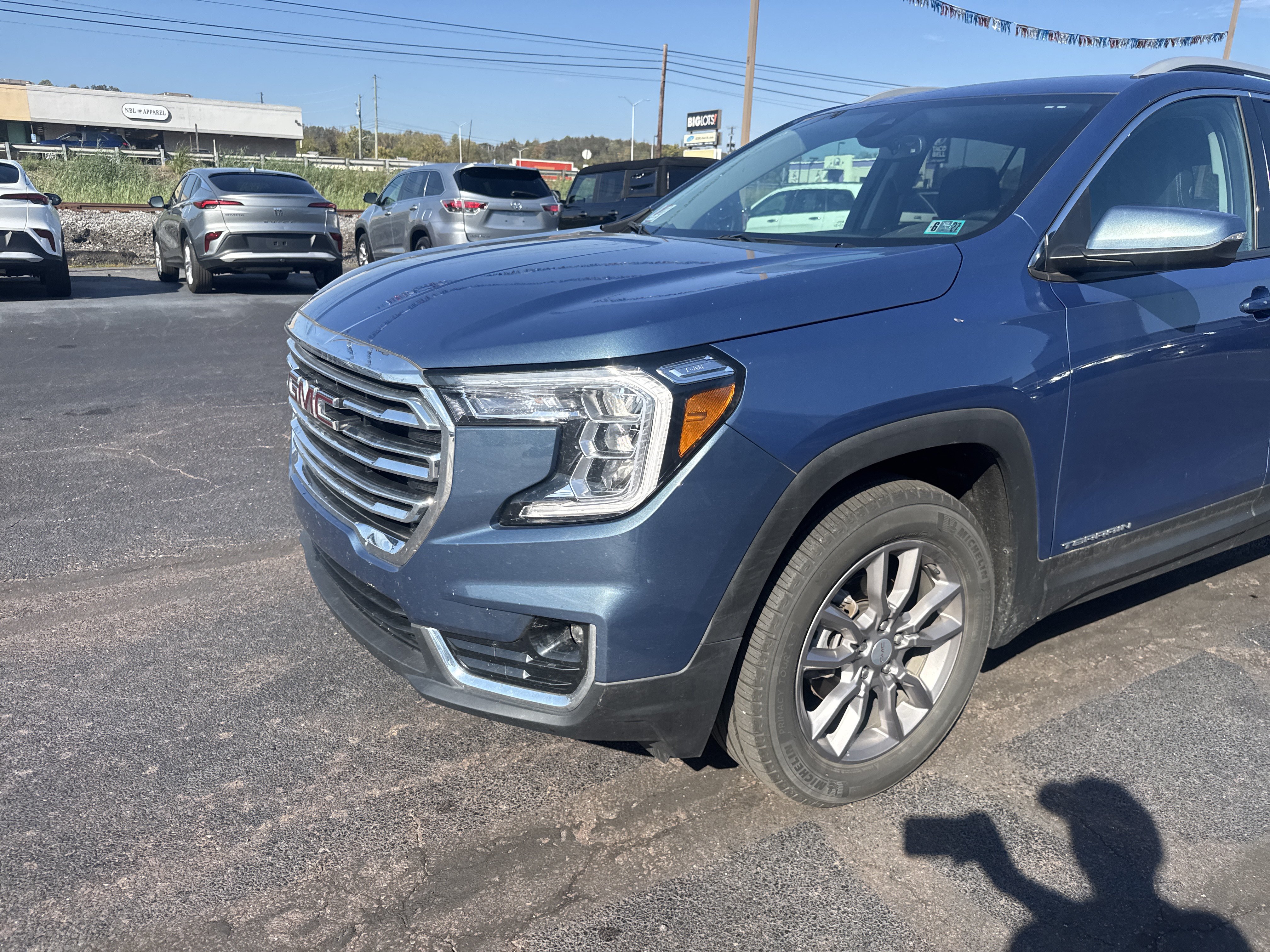 Used 2024 GMC Terrain SLT AWD/4WD image 8