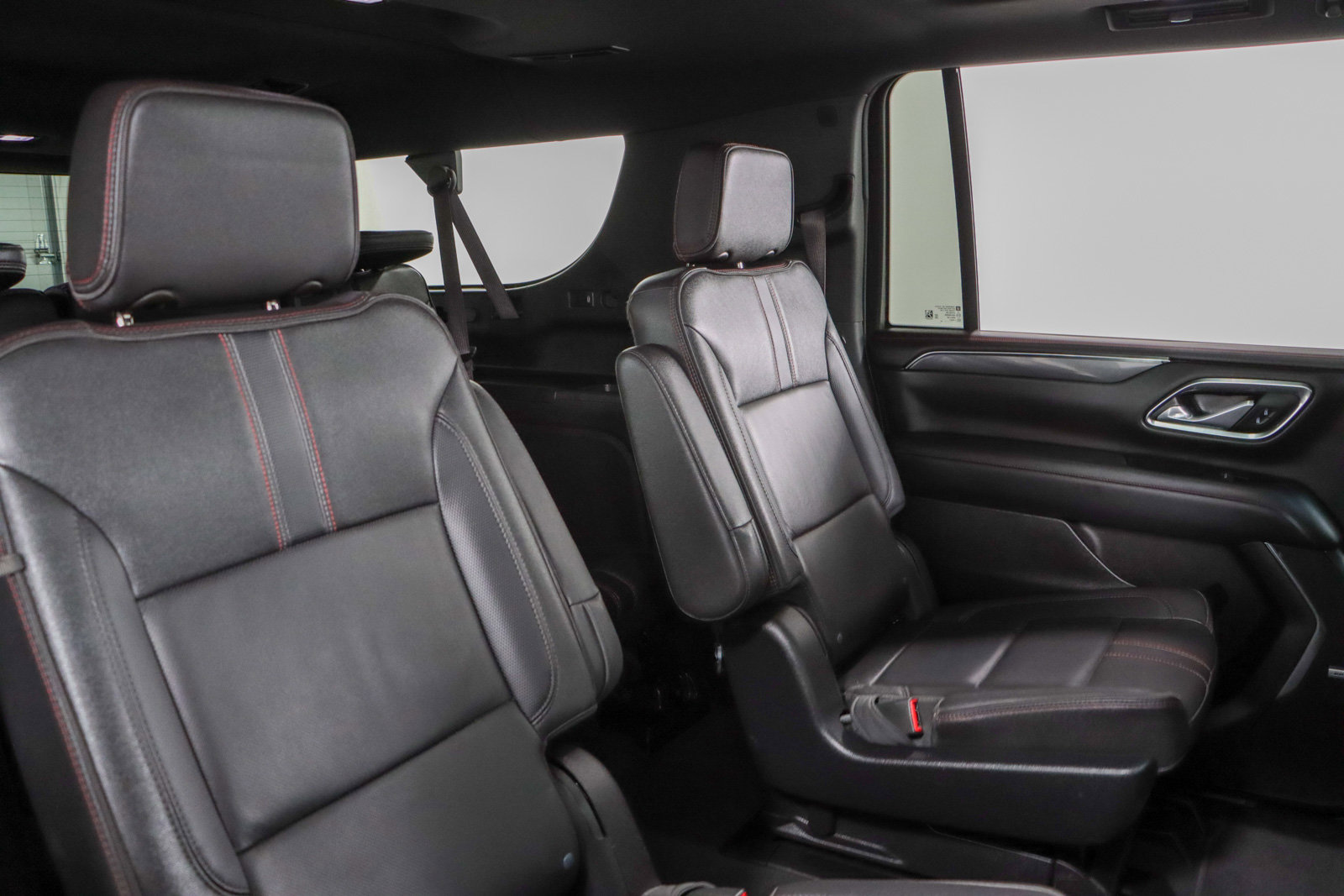 Used 2024 Chevrolet Suburban RST w/ Luxury Package AWD/4WD image 33