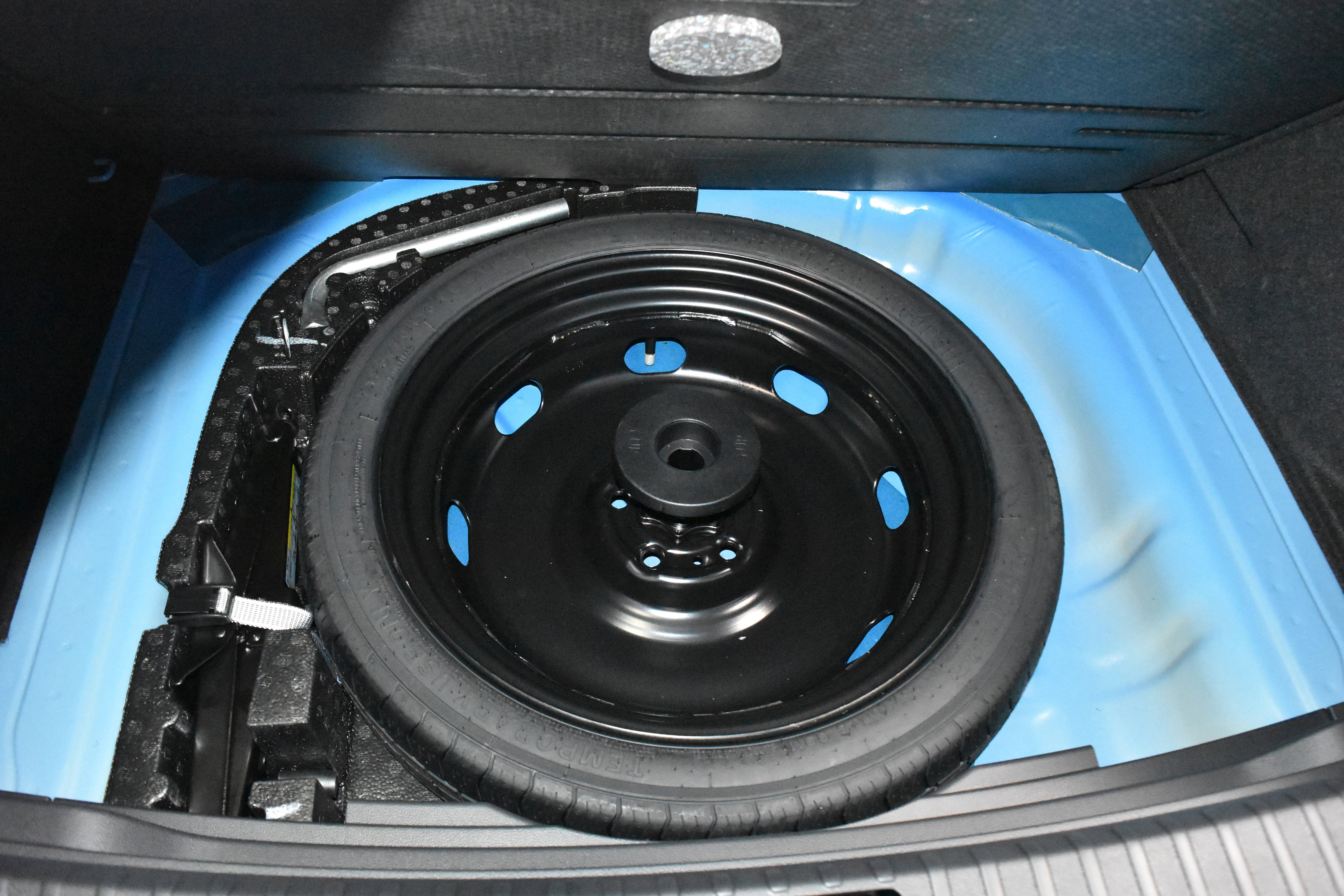 New 2025 Volkswagen Taos SE image 24