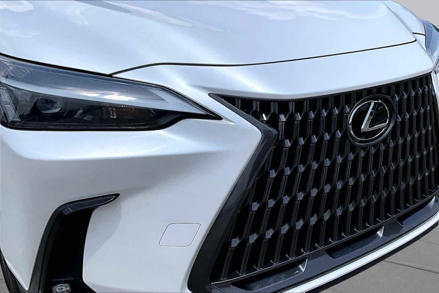 Used 2024 Lexus NX 250 FWD w/ Towing Package (2000 Lbs) image 27