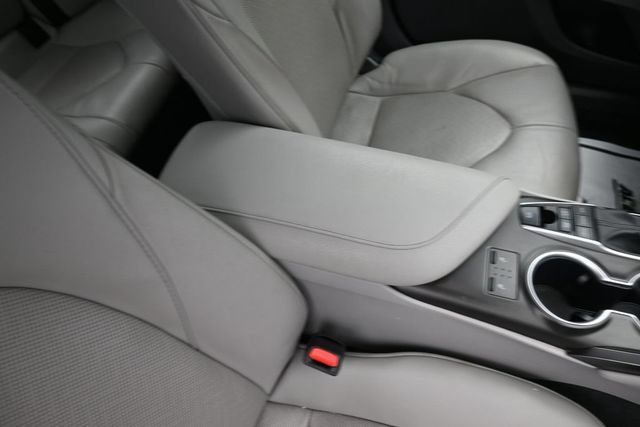 Used 2024 Toyota Camry XLE FWD image 32