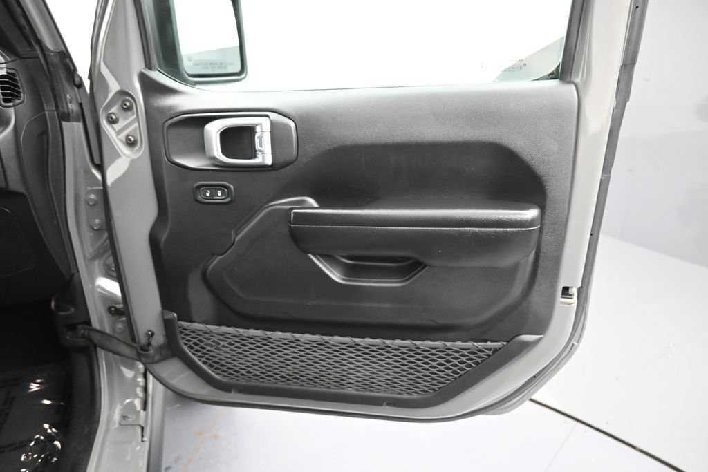 Used 2021 Jeep Gladiator Mojave w/ Auxiliary Switch Group AWD/4WD image 17