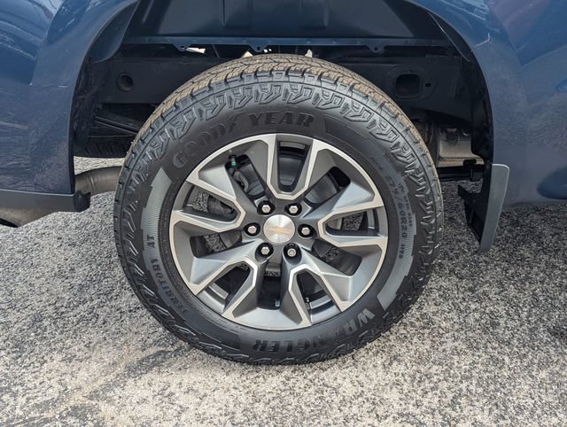 Used 2023 Chevrolet Silverado 1500 LT AWD/4WD image 3