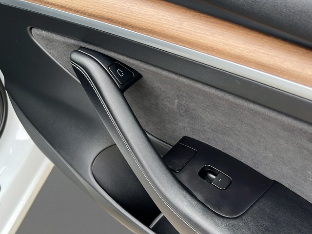 Used 2022 Tesla Model 3 Long Range AWD/4WD image 14