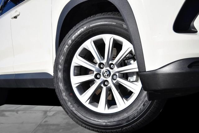 Used 2024 Toyota Grand Highlander XLE image 3