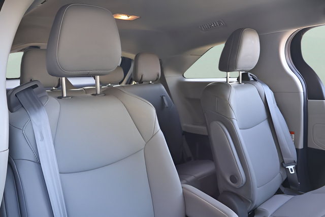 Used 2021 Toyota Sienna XLE AWD/4WD image 16