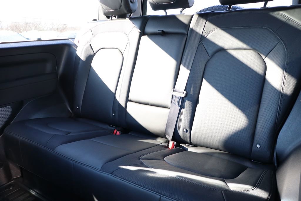 Used 2023 Land Rover Defender 90 X-Dynamic SE image 43