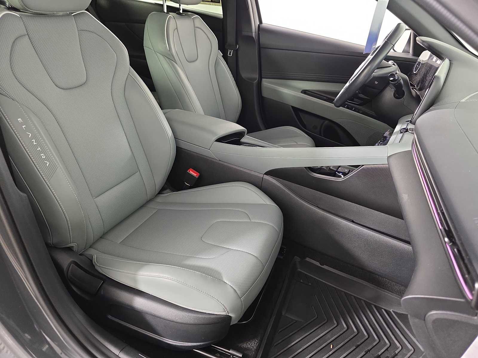 Used 2024 Hyundai Elantra Limited image 37