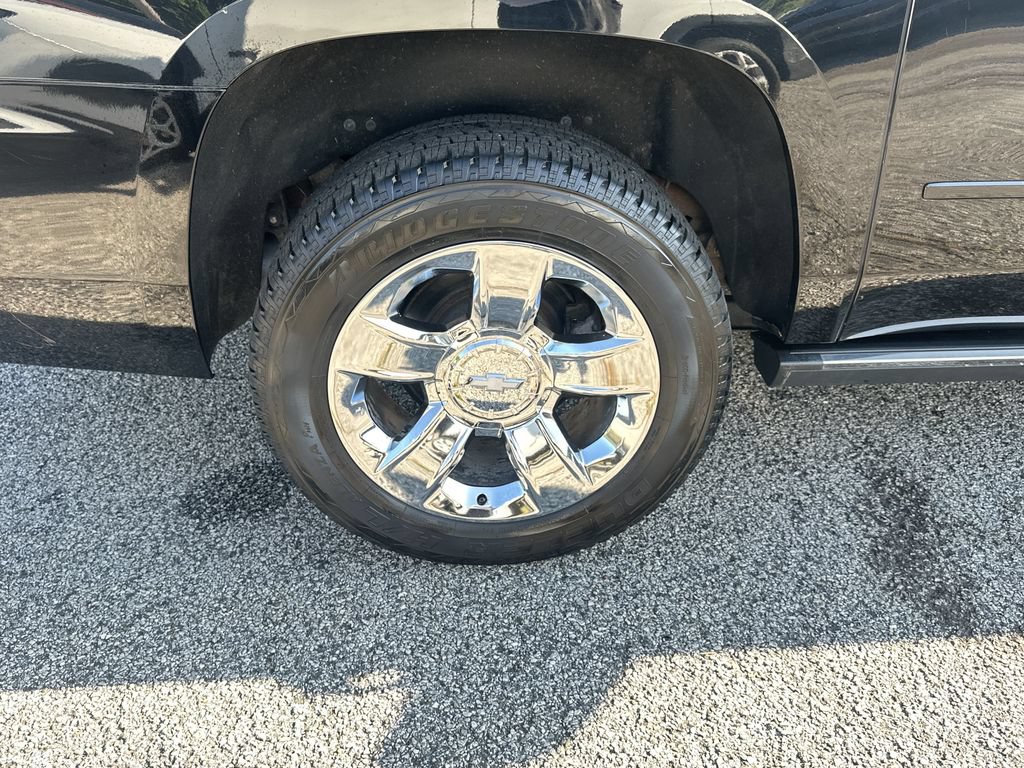 Used 2017 Chevrolet Suburban Premier AWD/4WD image 18