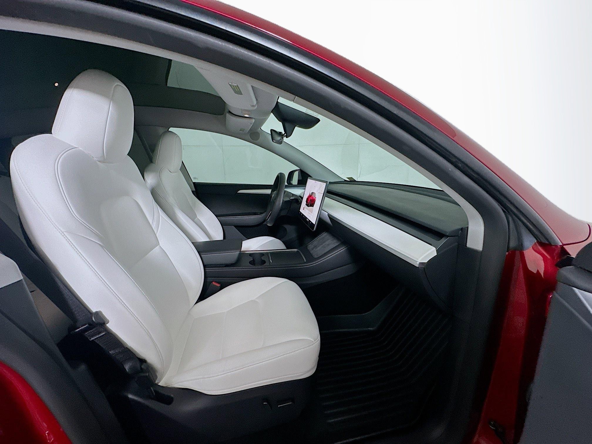 Used 2024 Tesla Model Y Long Range image 30