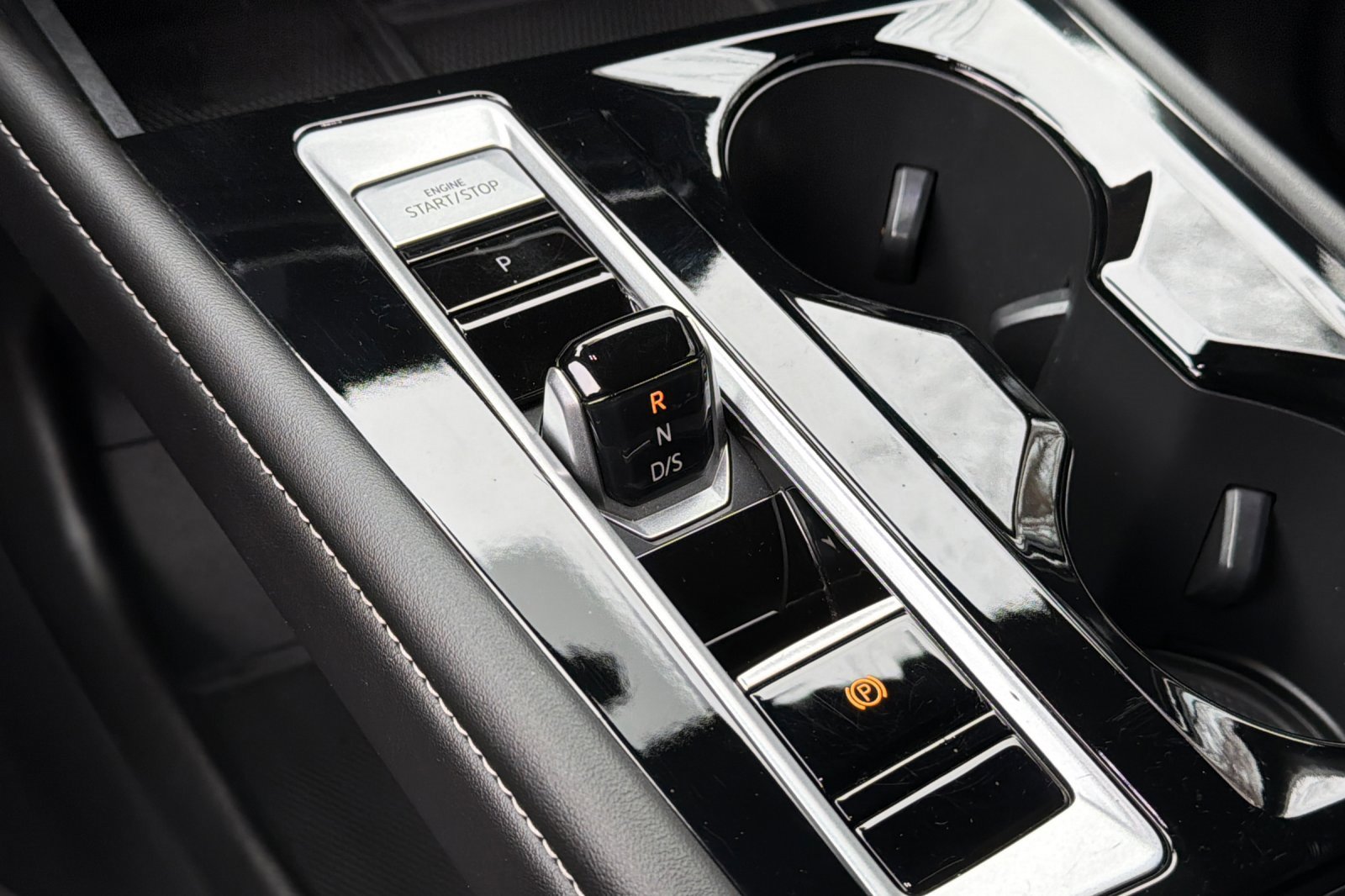 Used 2024 Volkswagen Atlas Cross Sport SE image 21