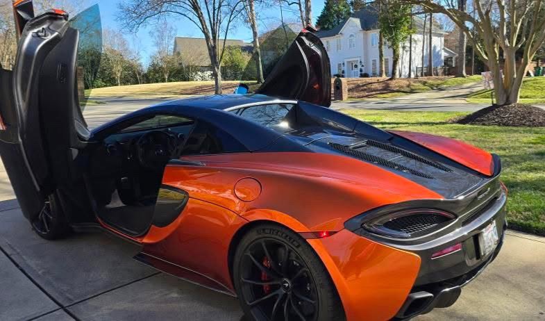 Used 2019 McLaren 570S Spider image 10