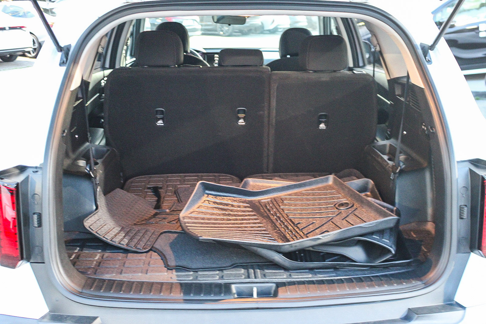 Used 2023 Kia Sorento LX image 25