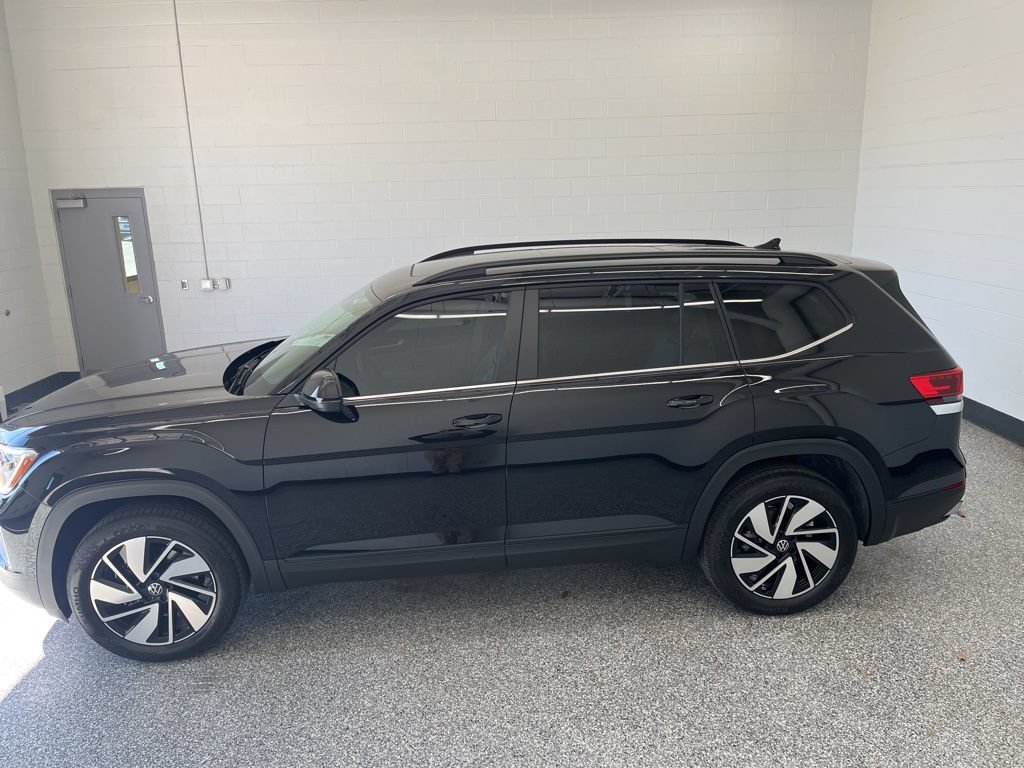 New 2026 Volkswagen Atlas SE FWD image 2