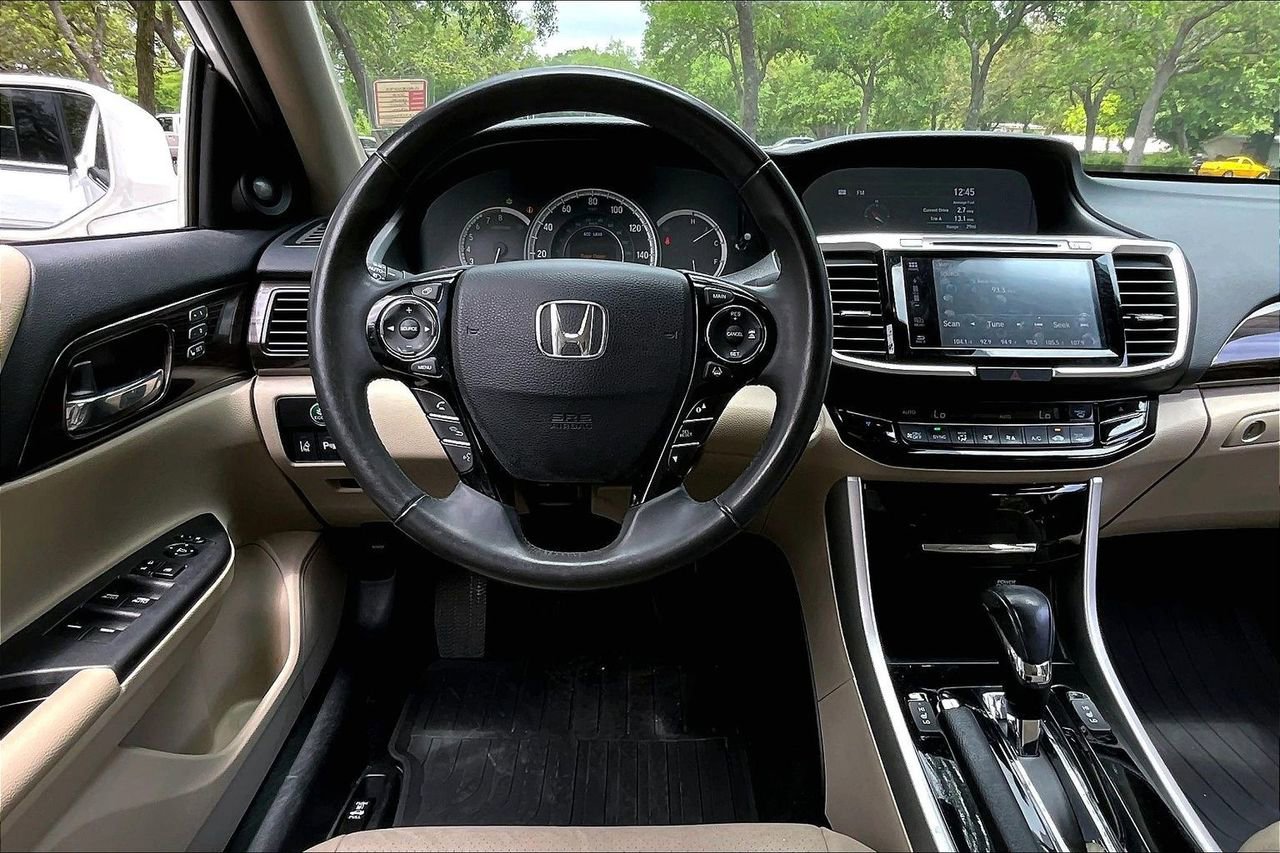 Used 2016 Honda Accord Touring image 7