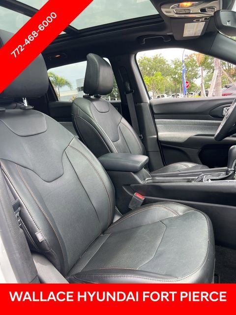 Used 2023 Jeep Compass Latitude w/ Sun and Sound Group AWD/4WD image 9