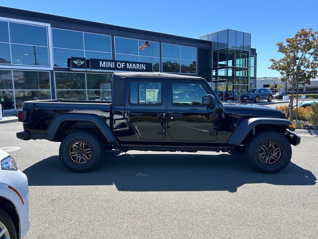 Used 2023 Jeep Gladiator Sport AWD/4WD image 6