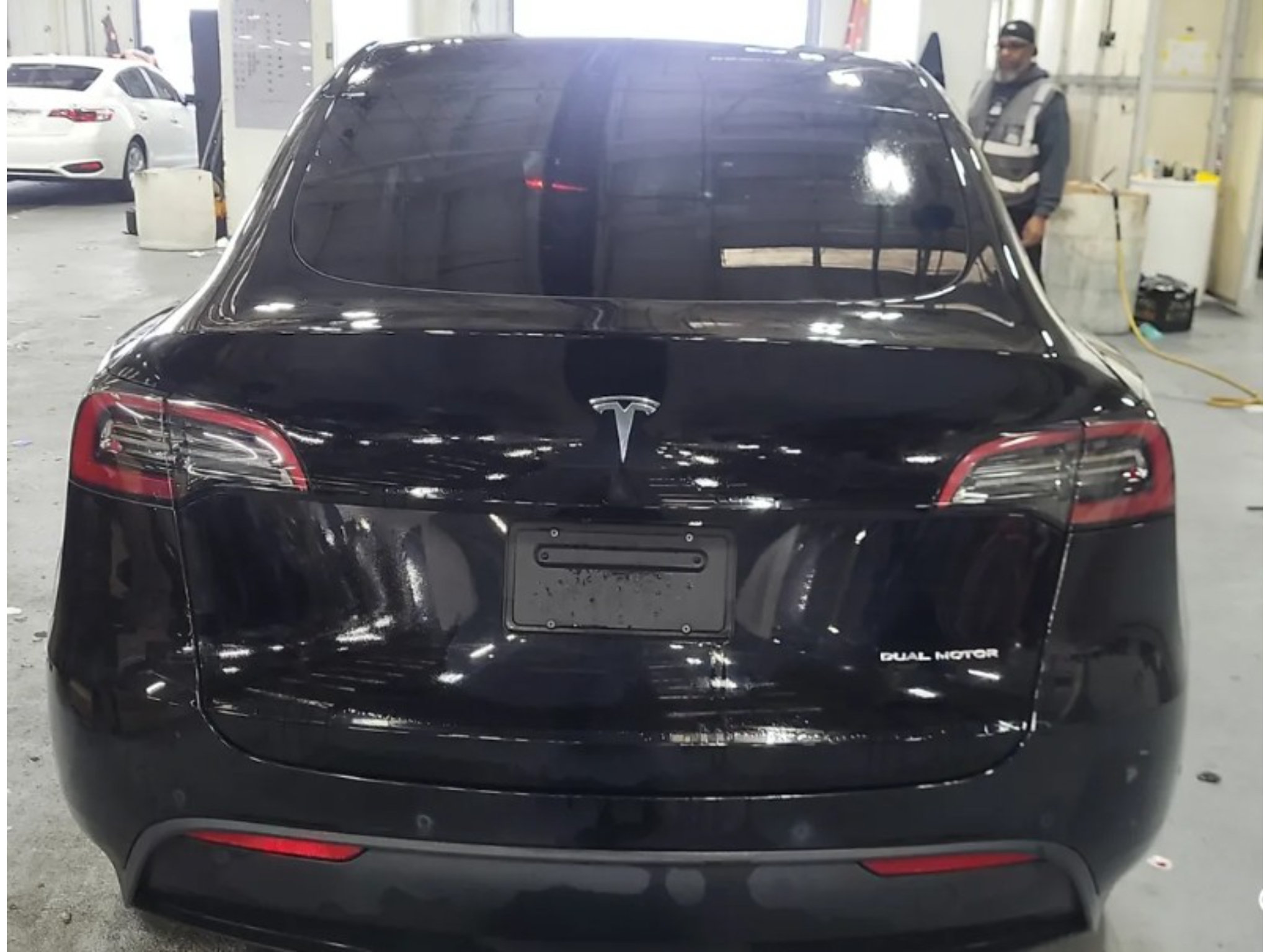 Used 2022 Tesla Model Y Long Range AWD/4WD image 2