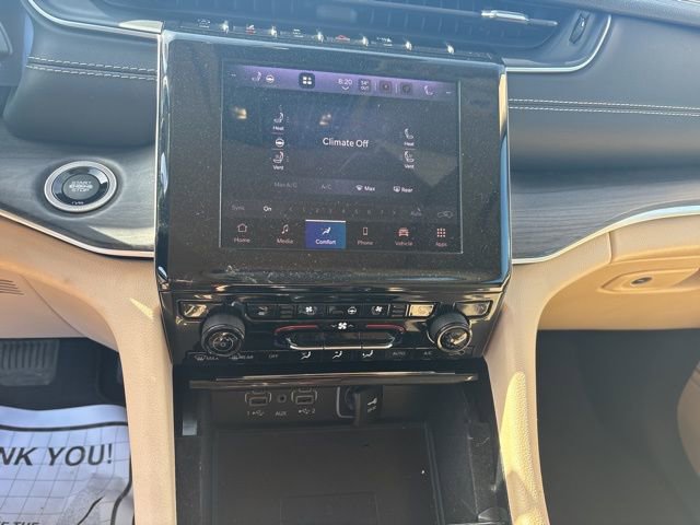 Used 2022 Jeep Grand Cherokee Limited w/ Luxury Tech Group II image 39