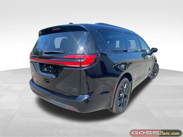 New 2027 Chrysler Pacifica Limited AWD/4WD image 3