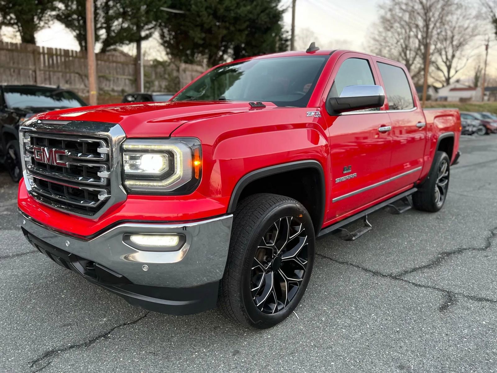 Used 2017 GMC Sierra 1500 SLT image 1