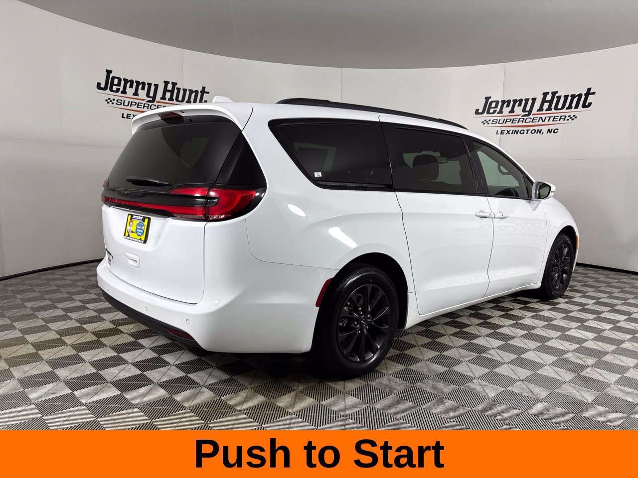 Used 2021 Chrysler Pacifica Touring w/ S Appearance Package FWD image 5