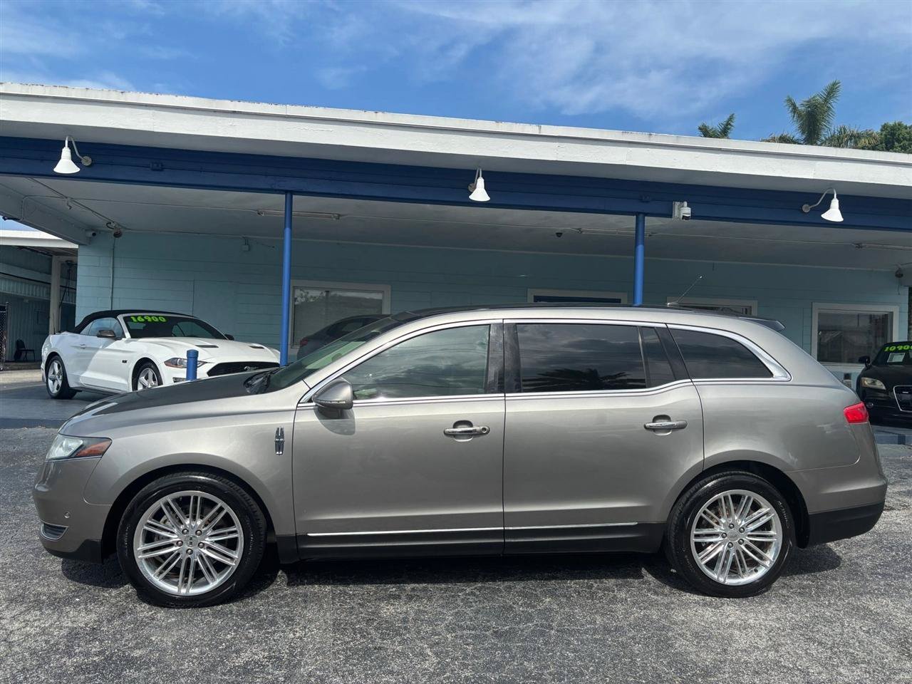 Used 2015 Lincoln MKT AWD w/ Equipment Group 201A image 2