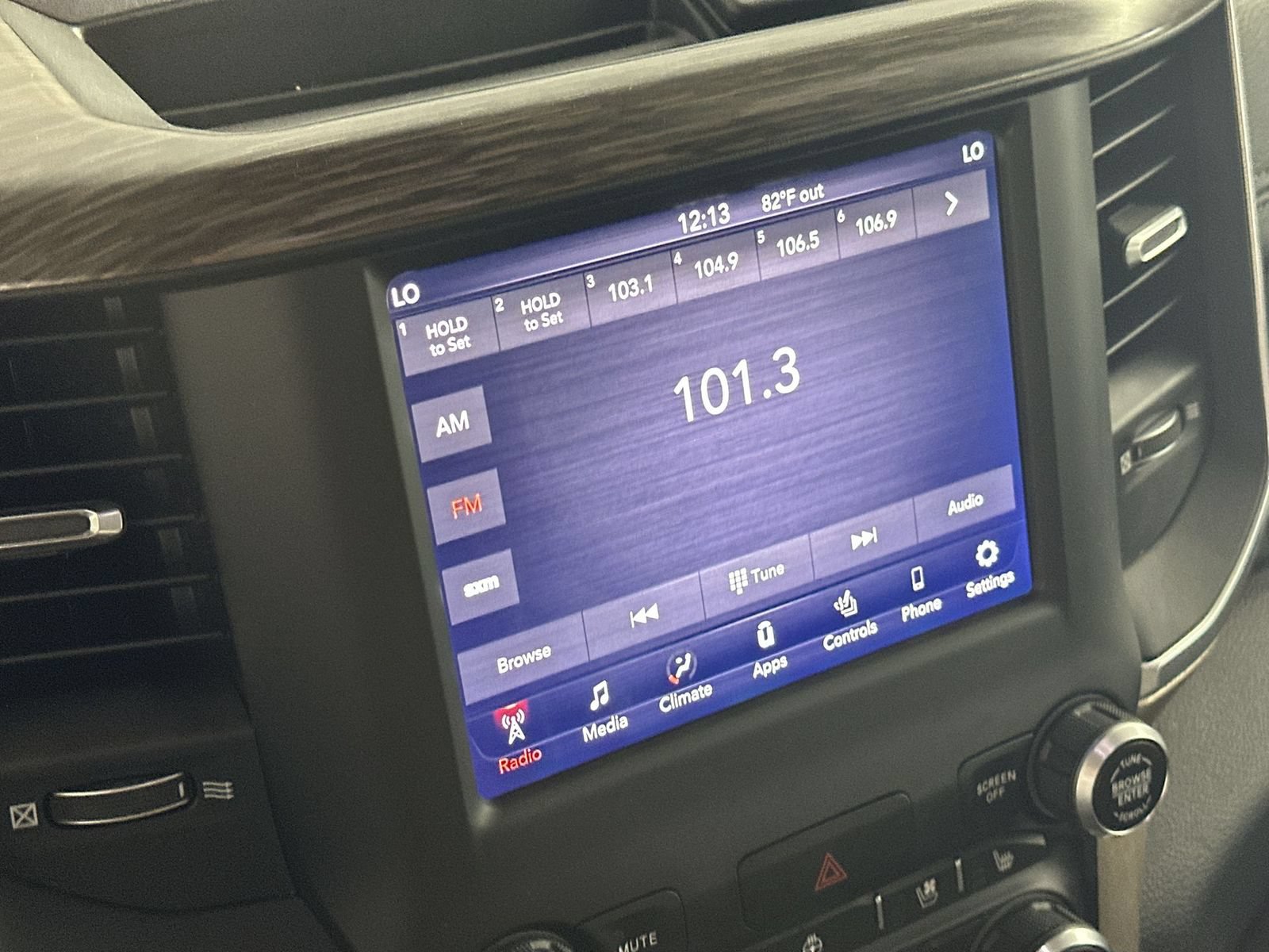 Used 2019 RAM 1500 Laramie AWD/4WD image 16