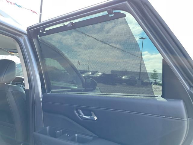Used 2025 Nissan Pathfinder SL AWD/4WD image 17