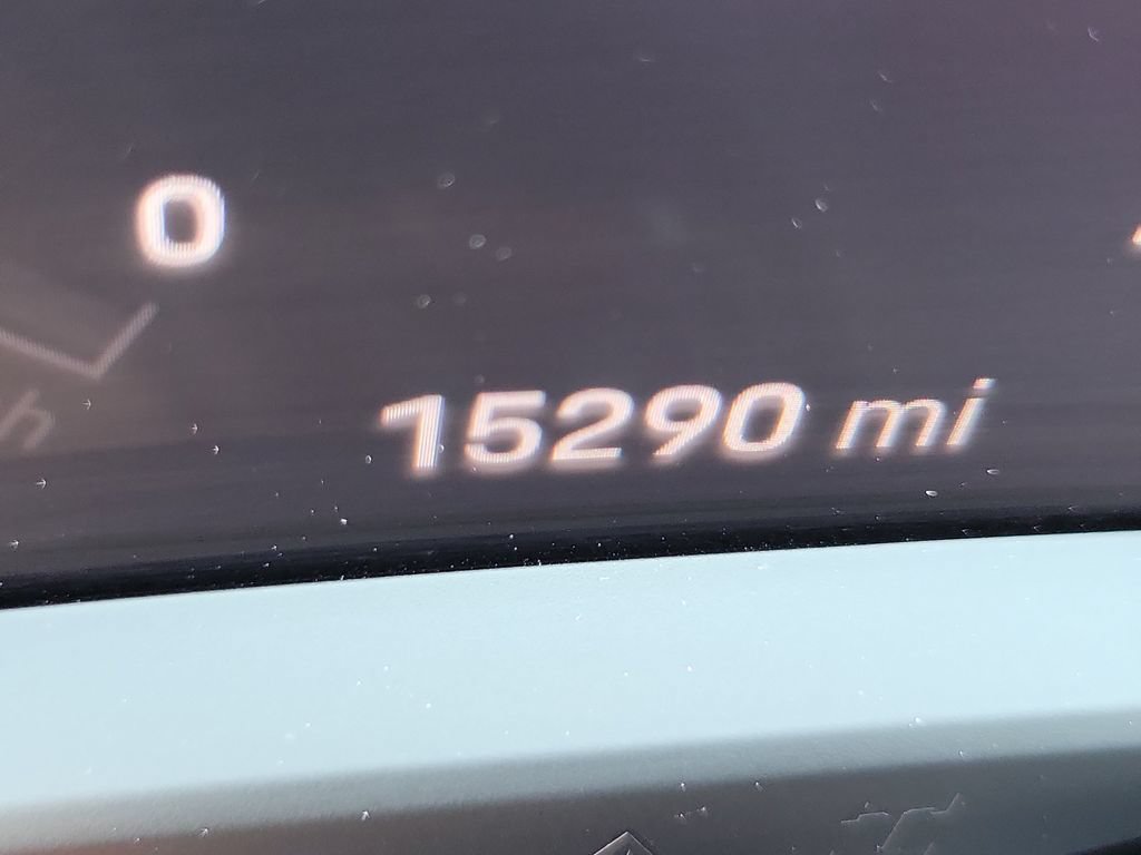 Used 2023 Porsche Taycan RWD image 8