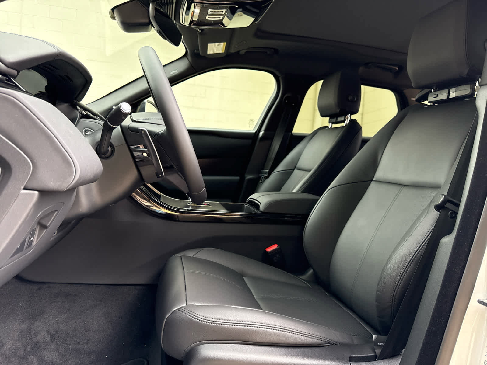 New 2026 Land Rover Range Rover Velar Dynamic SE image 13